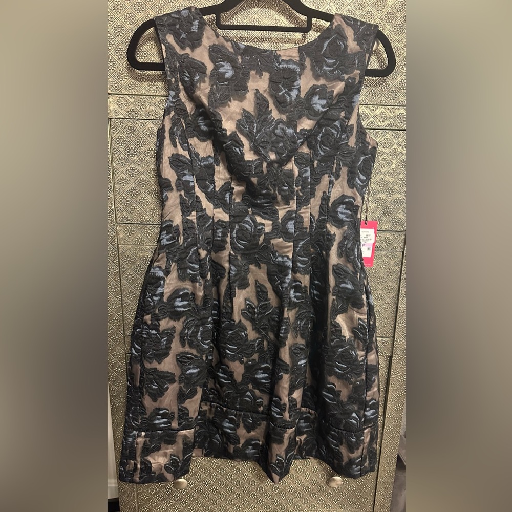 NWT VINCE CAMUTO Lace Dress